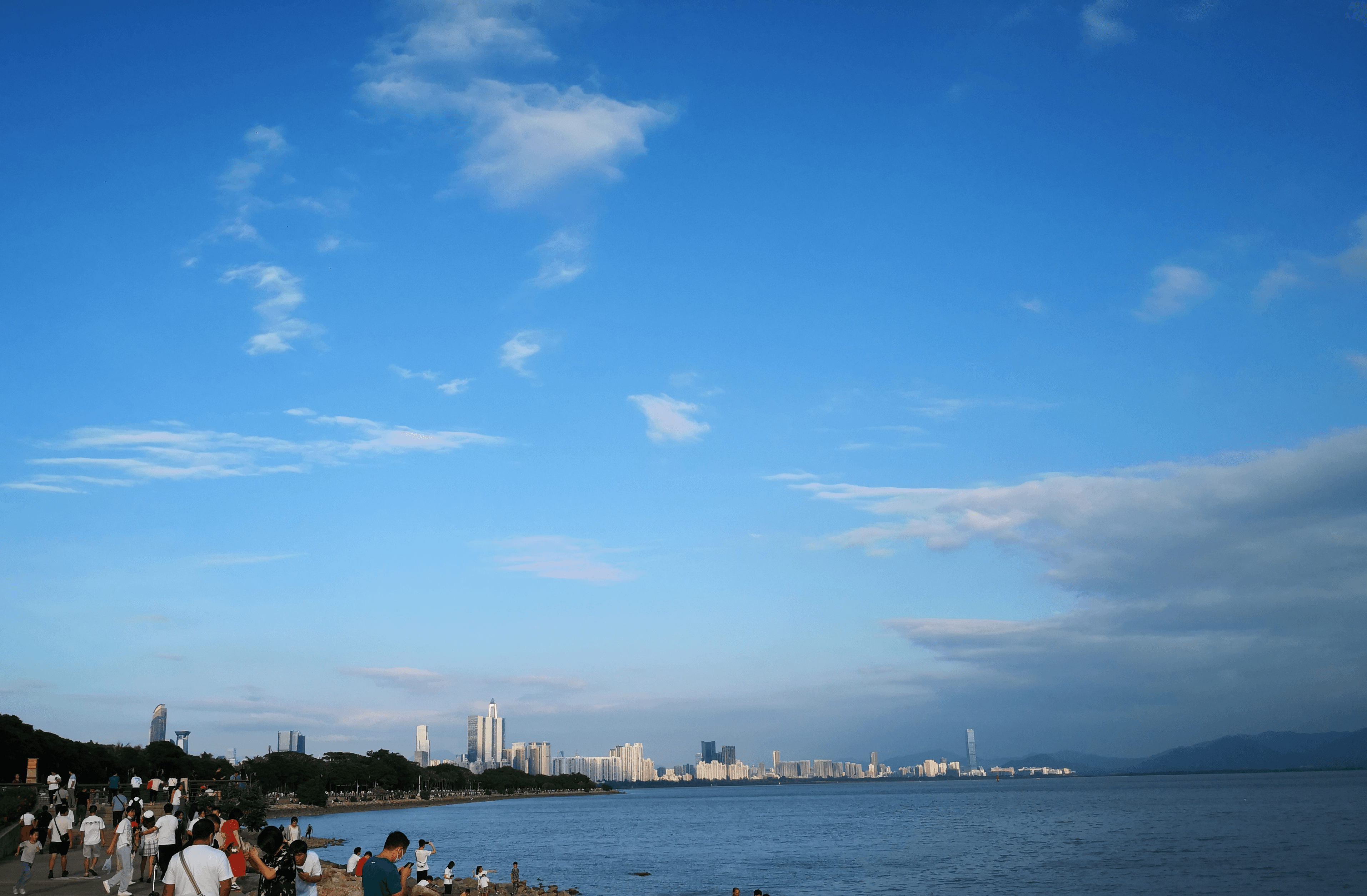 美しい海は美しい空から来る